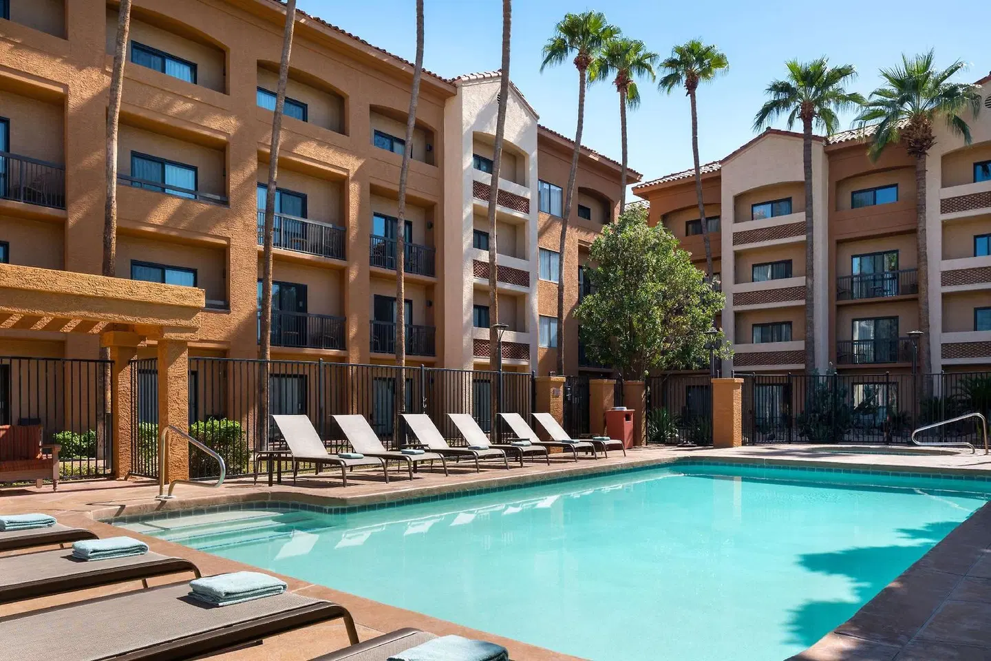 Sonesta Select Phoenix Camelback OUTDOOR_POOL