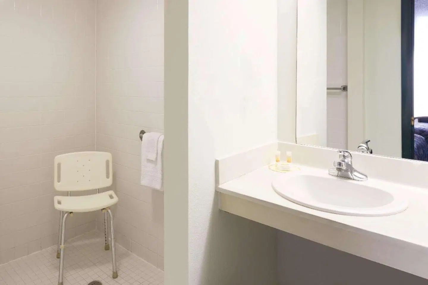 Days Inn by Wyndham Crystal River Badezimmer