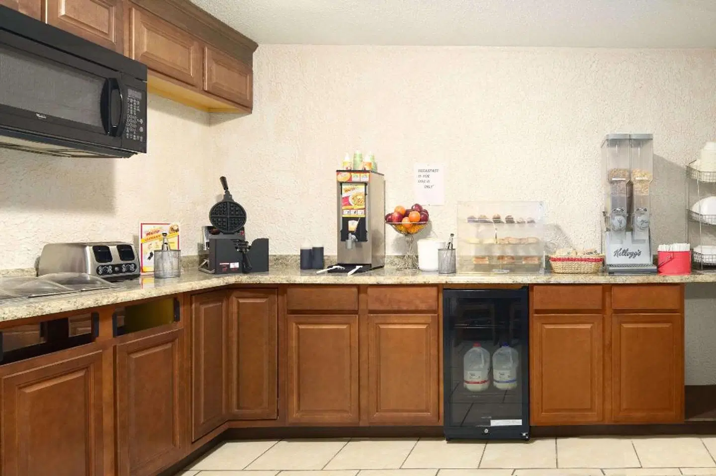 Days Inn by Wyndham Brunswick/St. Simons Area LOUNGE_LOBBY