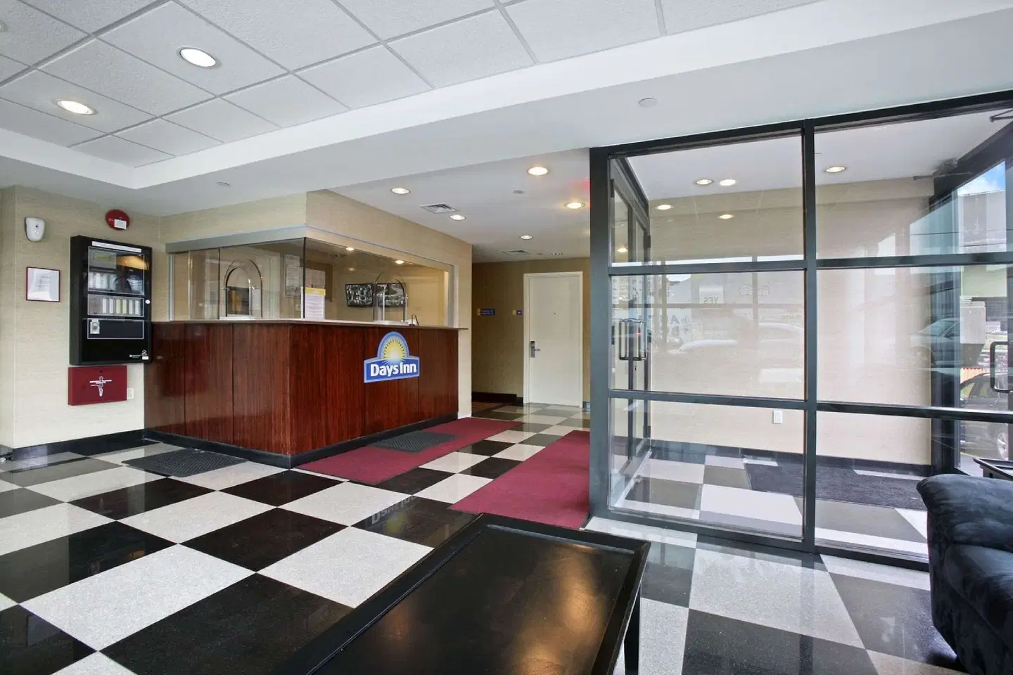 Days Inn by Wyndham Bronx Near Stadium LOUNGE_LOBBY