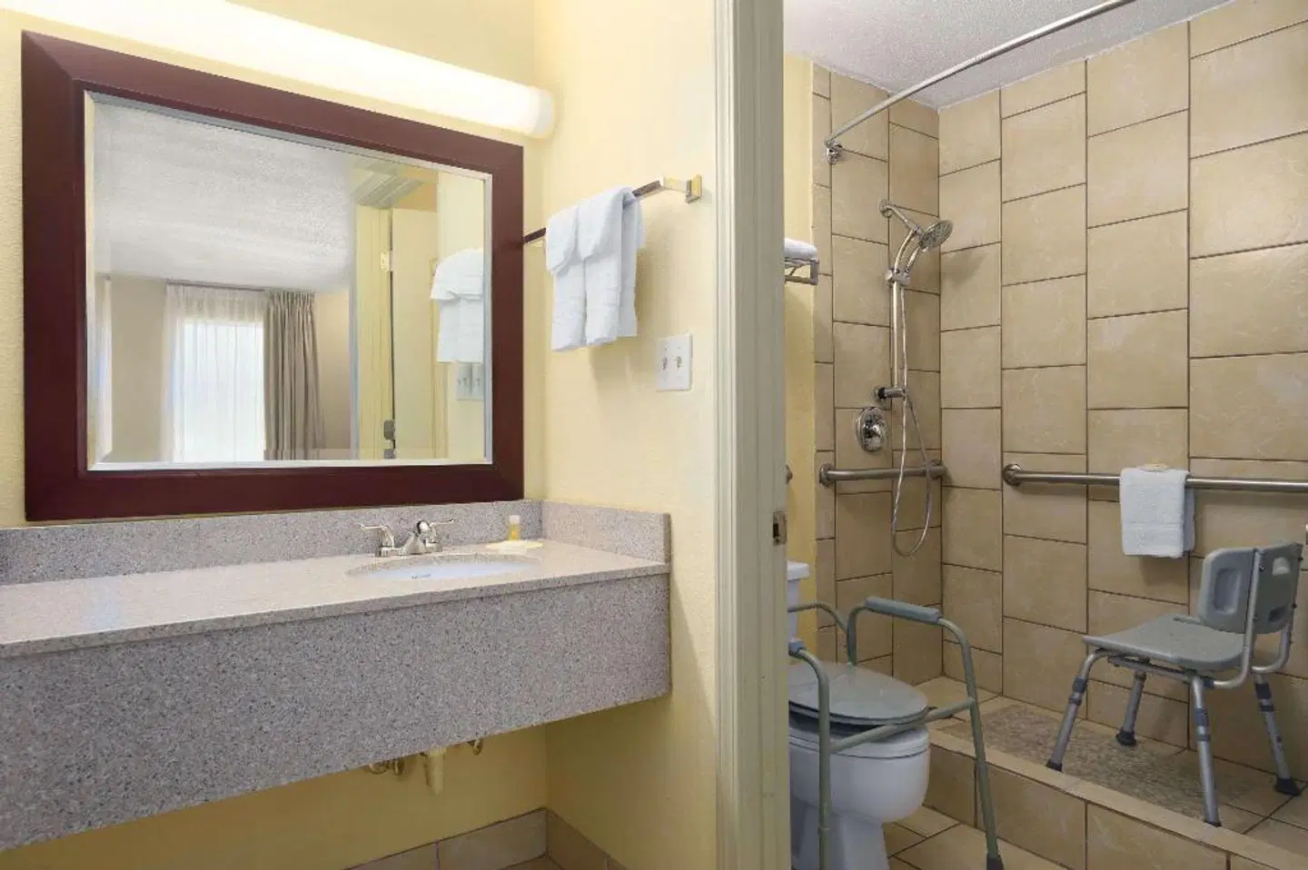 Days Inn by Wyndham Brunswick/St. Simons Area Badezimmer