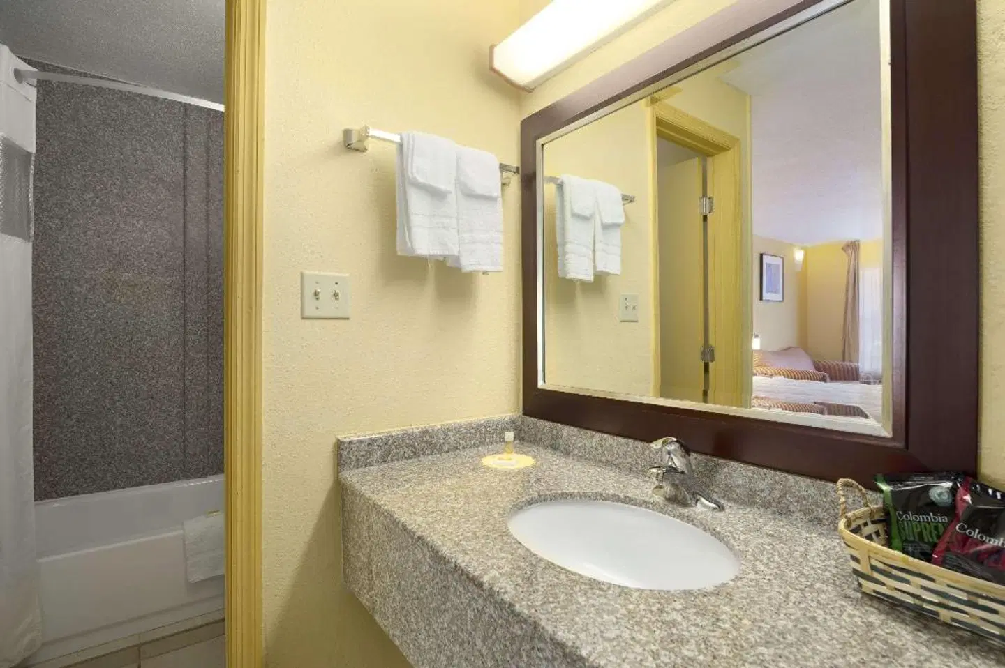 Days Inn by Wyndham Brunswick/St. Simons Area Badezimmer