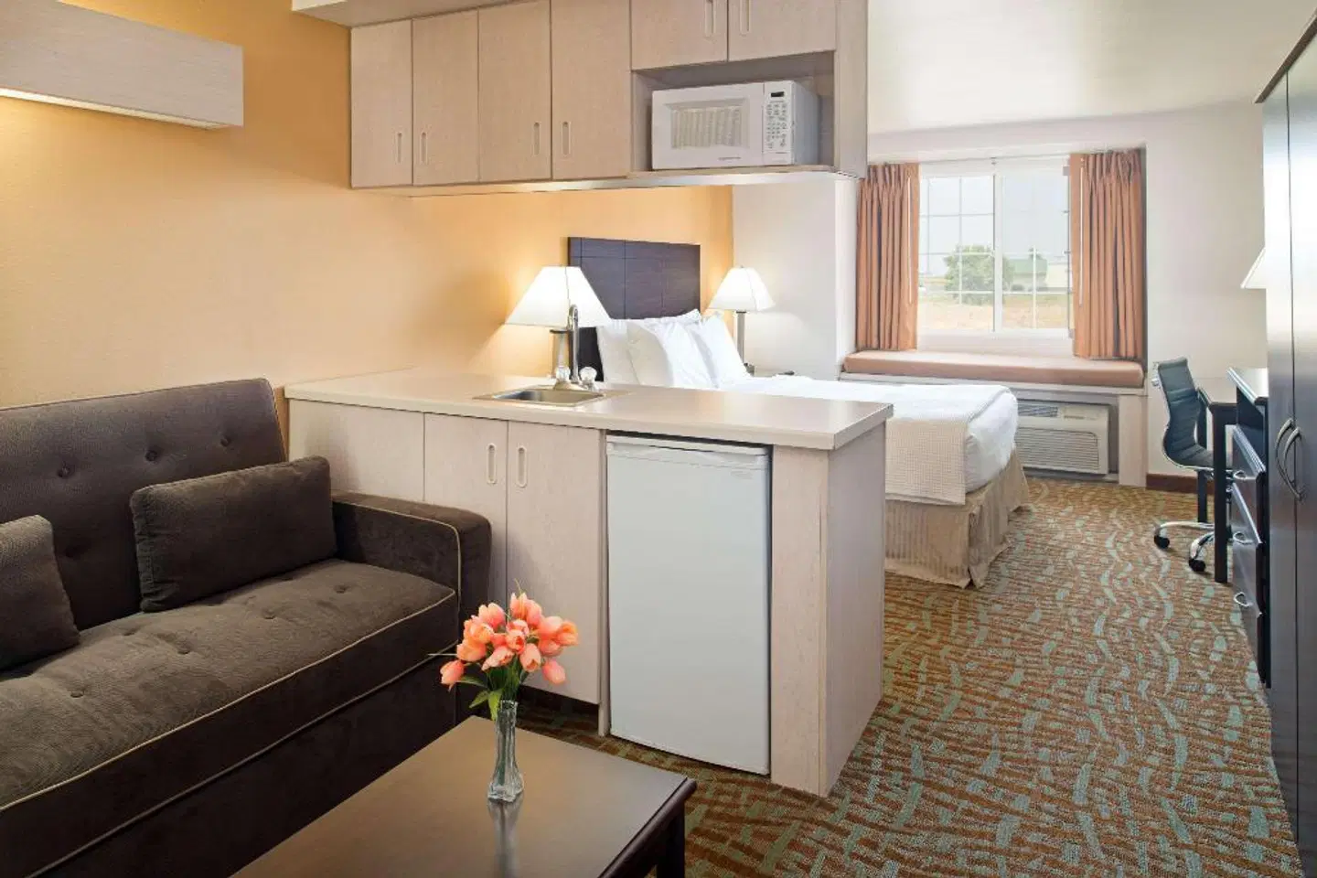 Days Inn & Suites by Wyndham Spokane Airport Airway Heights ROOM_EXAMPLE