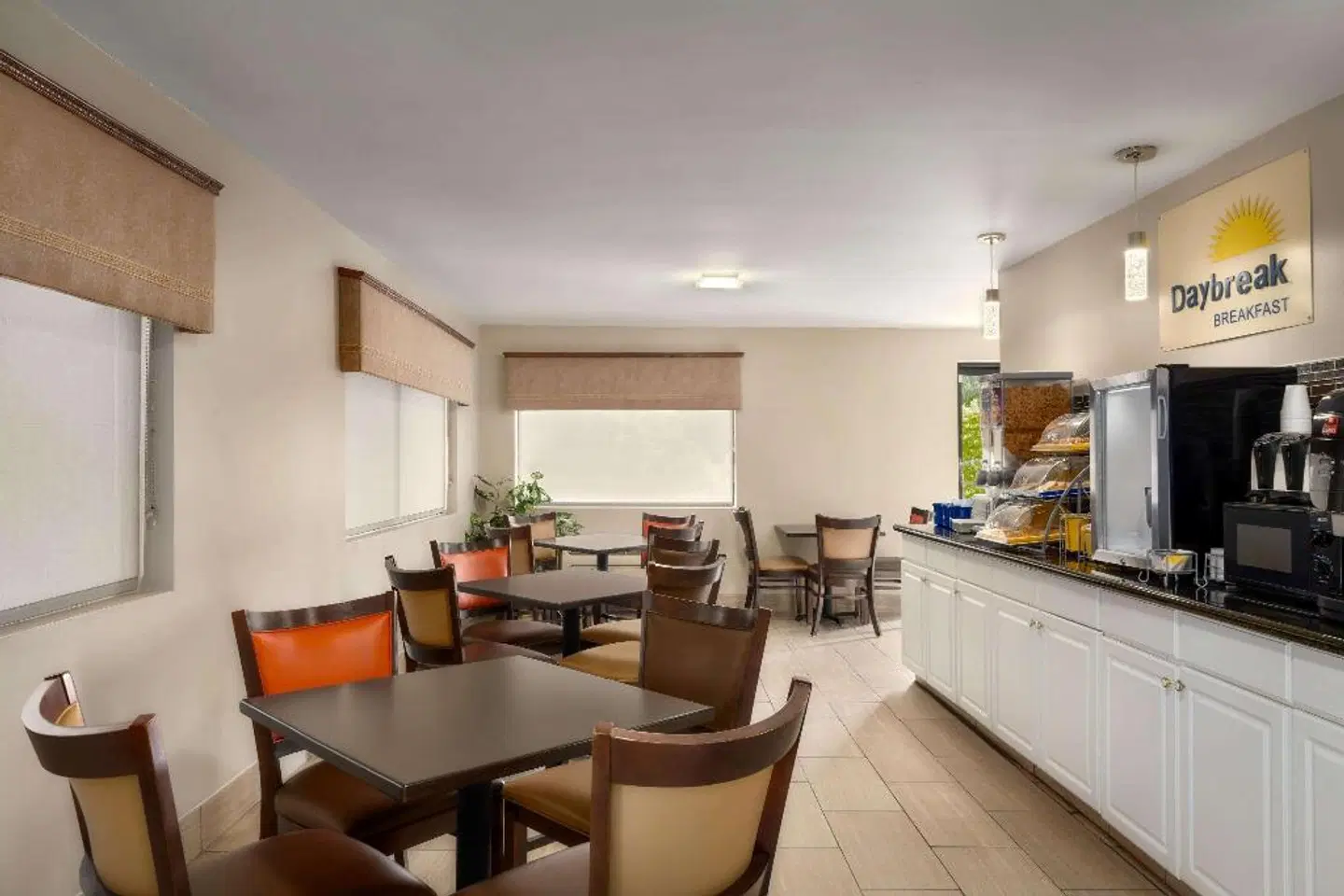 Days Inn by Wyndham Anderson Bar