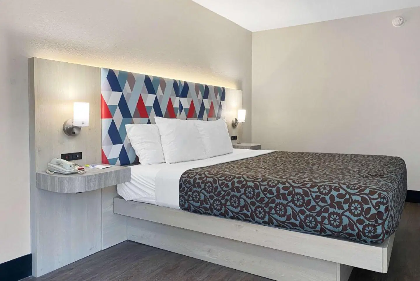 Days Inn & Suites by Wyndham Norcross ROOM_EXAMPLE