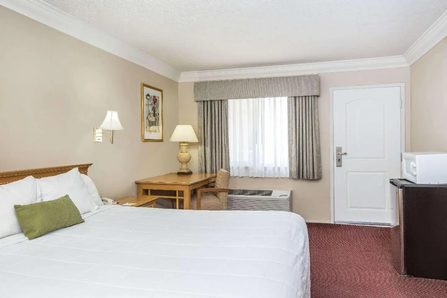 Days Inn by Wyndham Near City Of Hope ROOM_EXAMPLE