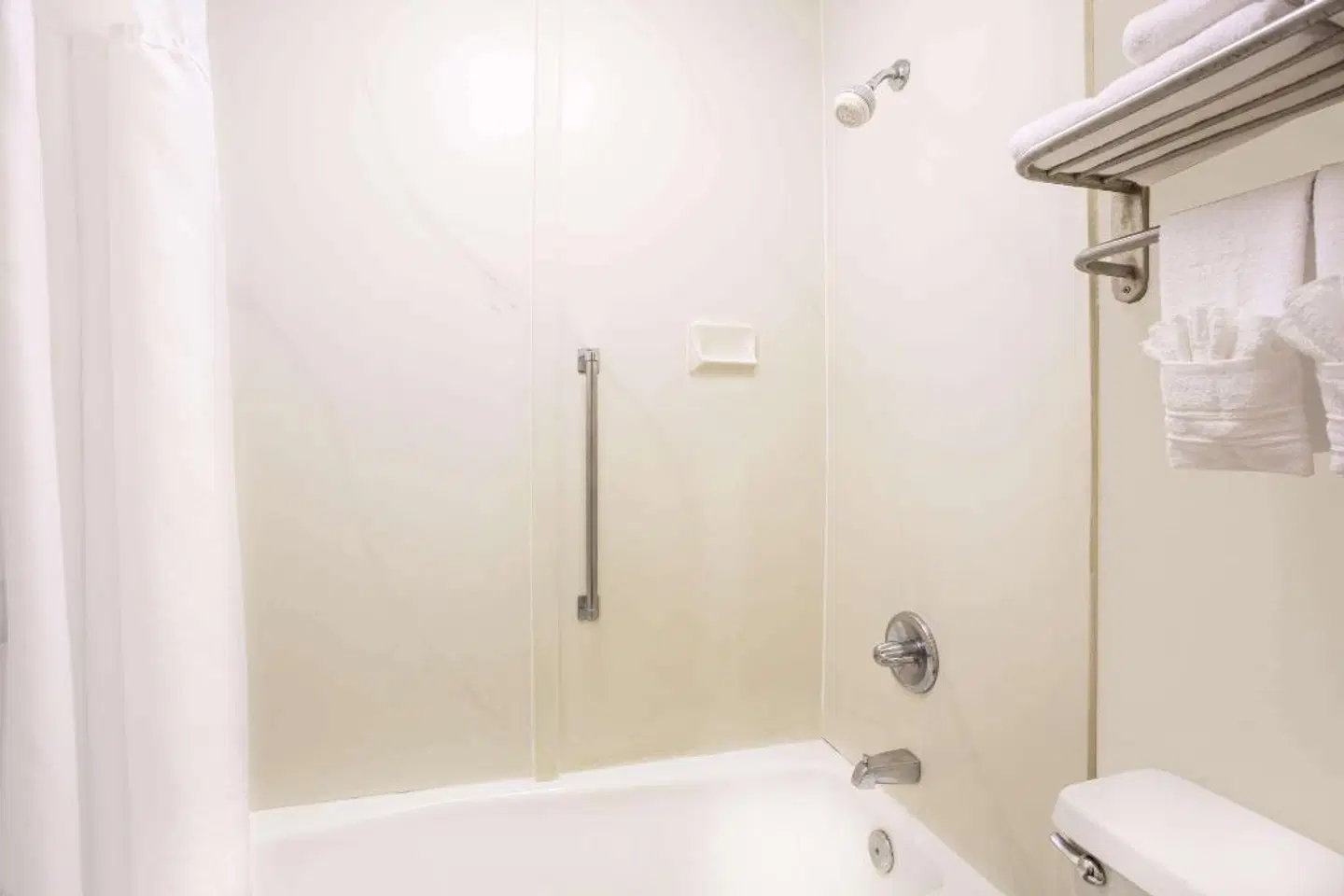 Days Inn by Wyndham Easley/Greenville/Clemson Area Badezimmer