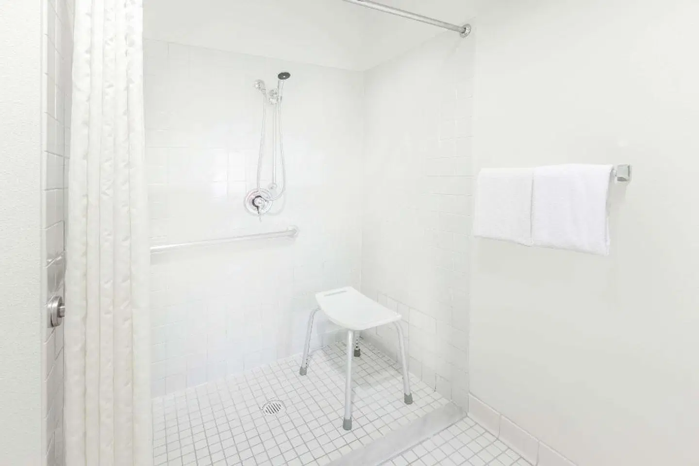 Baymont by Wyndham Grand Rapids N/Walker Badezimmer