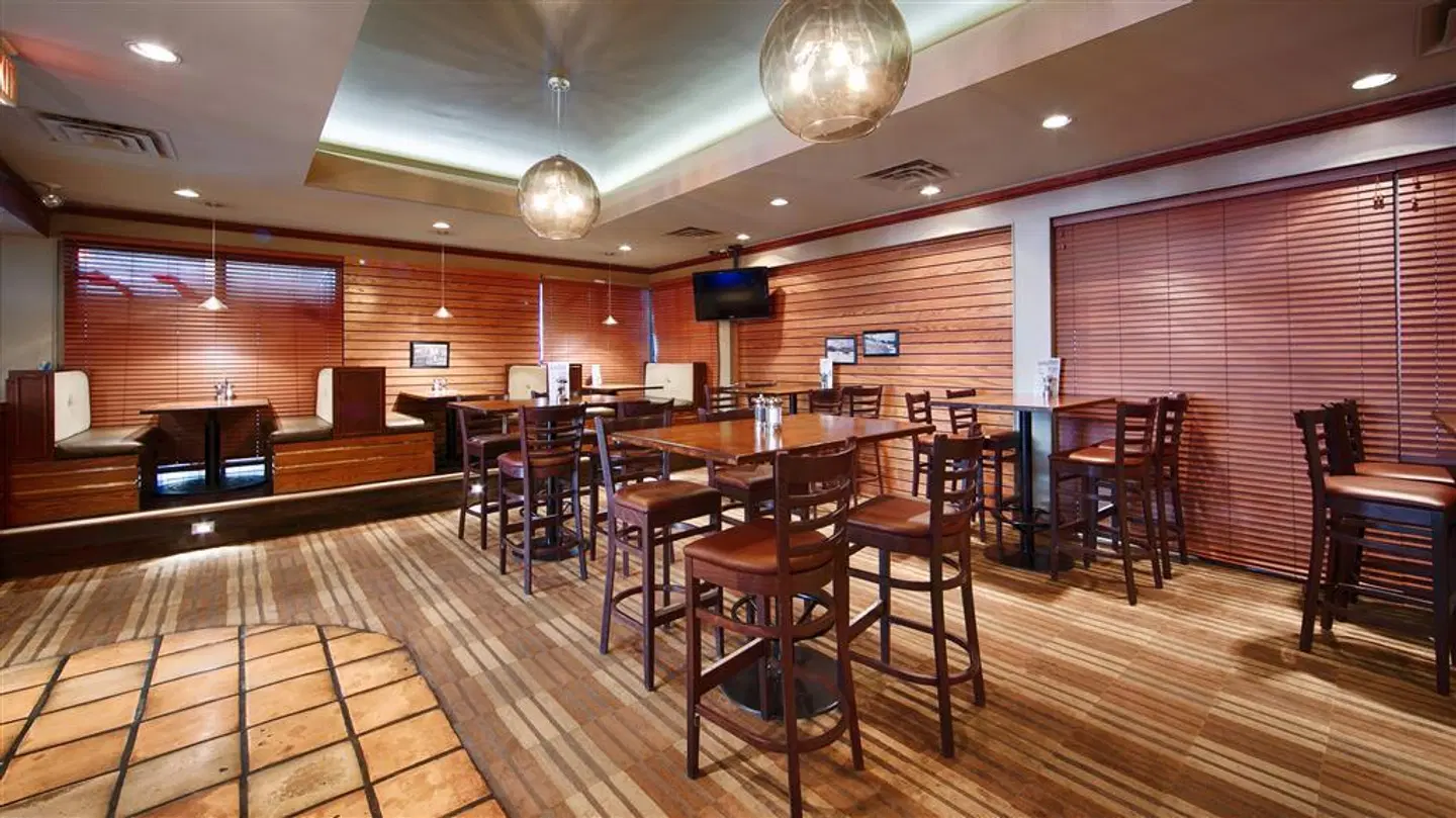 Best Western Jasper Inn & Suites Bar