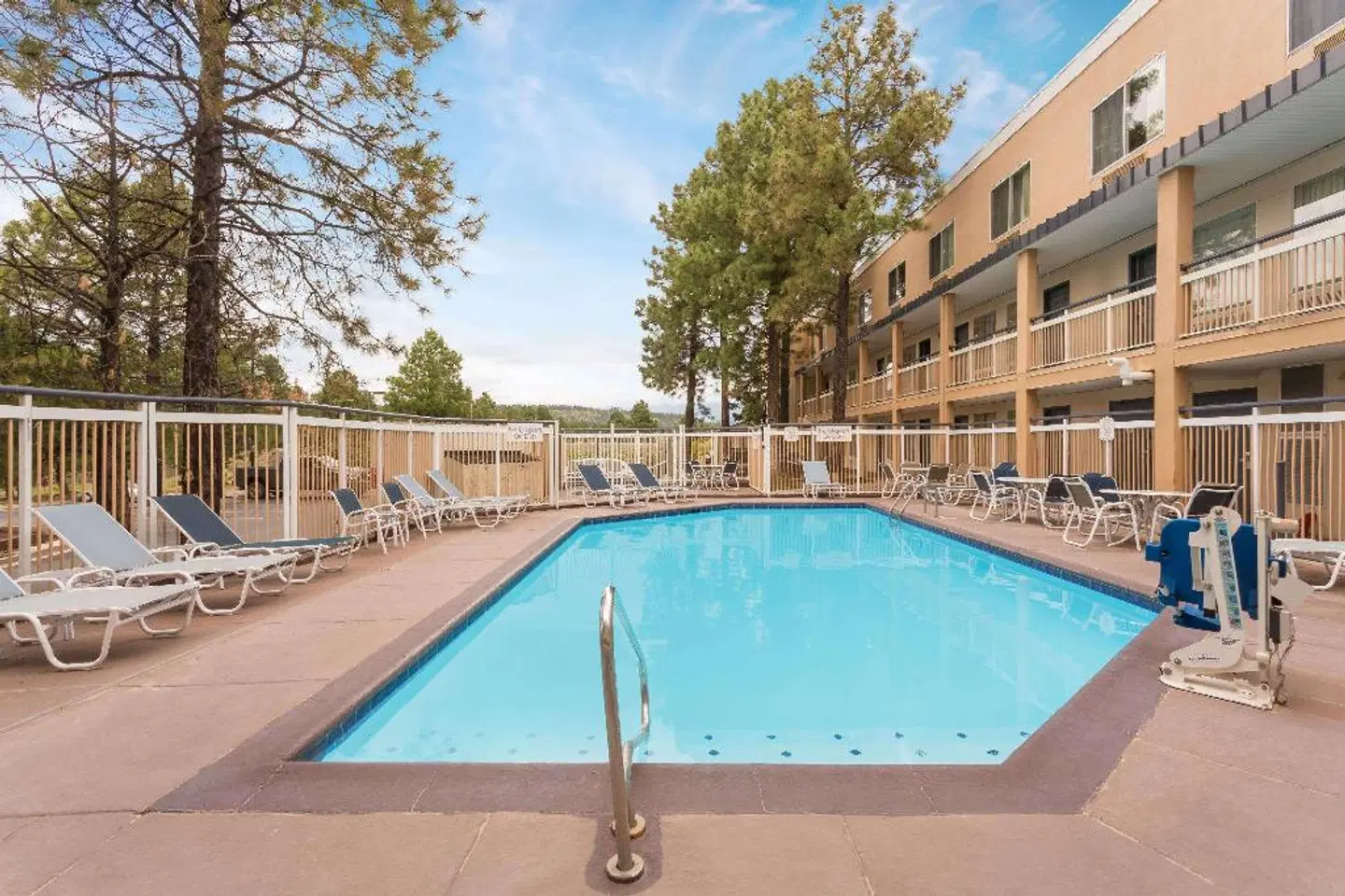 Baymont by Wyndham Flagstaff OUTDOOR_POOL