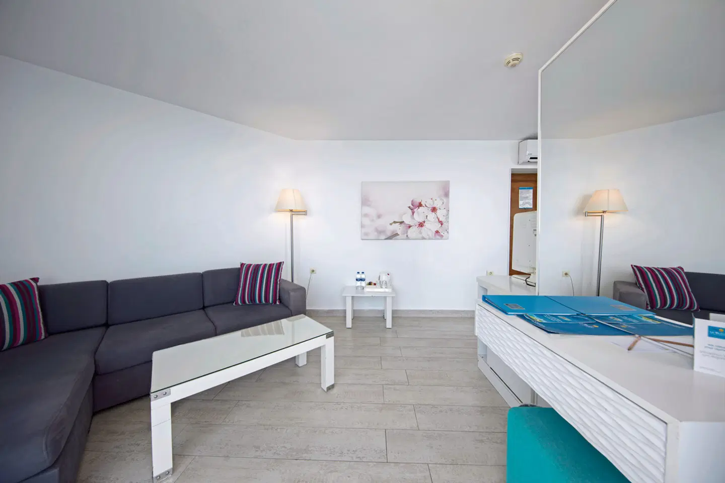 Le Bleu Hotel & Resort ROOM_EXAMPLE