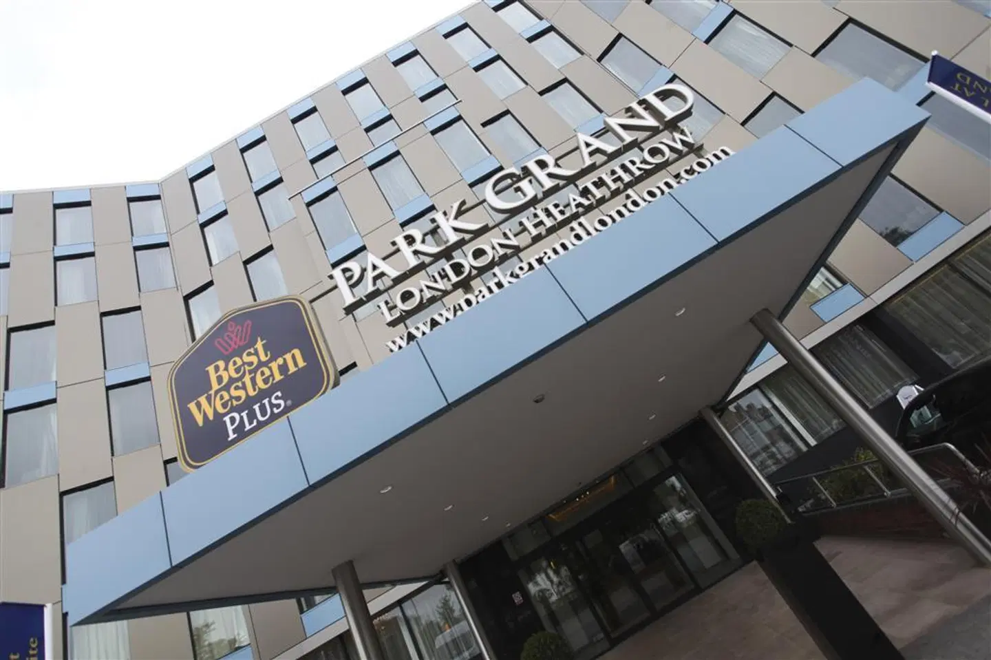 Park Grand London Heathrow EXTERIOR