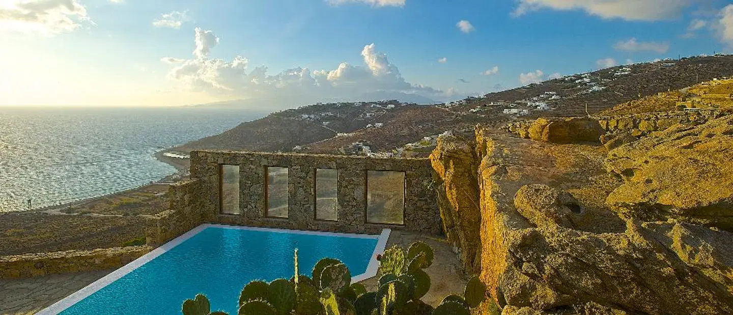 White Rock Suites & Villas OUTDOOR_POOL