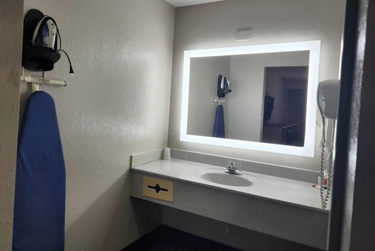 Days Inn by Wyndham Ocean Springs Badezimmer