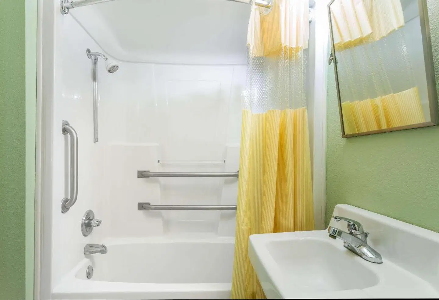 Days Inn by Wyndham Panama City/Callaway Badezimmer