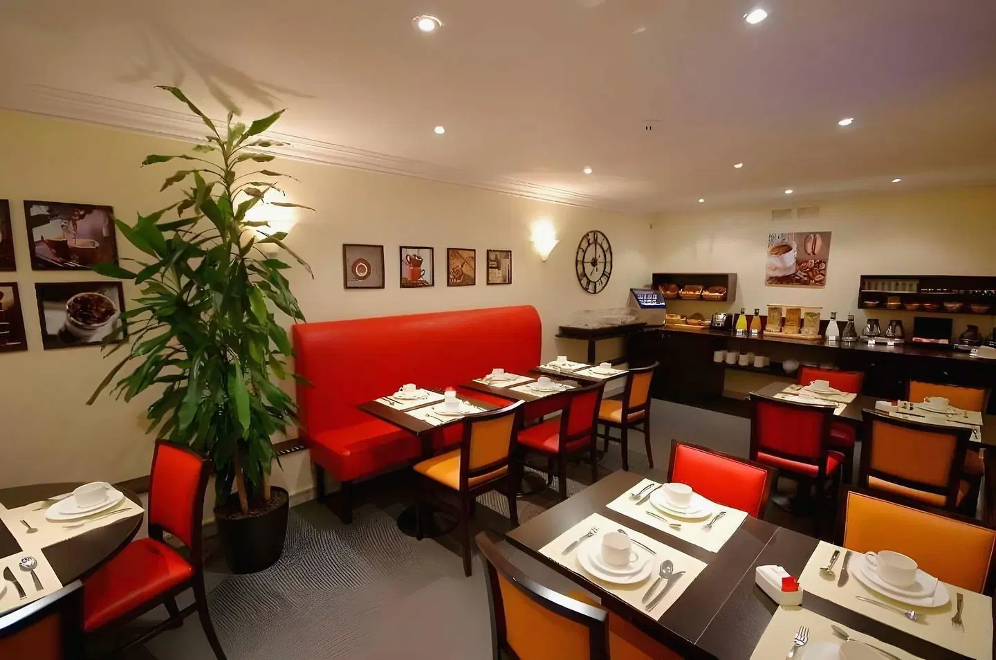 Eiffel Saint Charles Restaurant