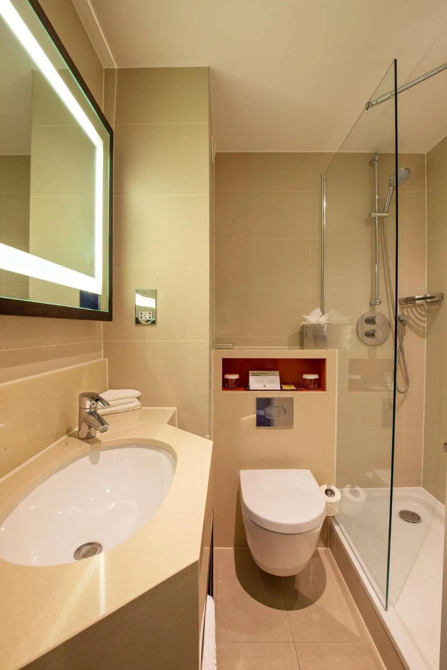 DoubleTree by Hilton Hotel London - Ealing Badezimmer