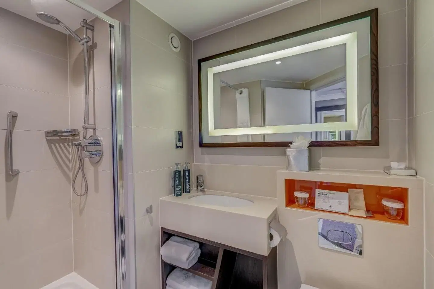 DoubleTree by Hilton Hotel London - Ealing Badezimmer