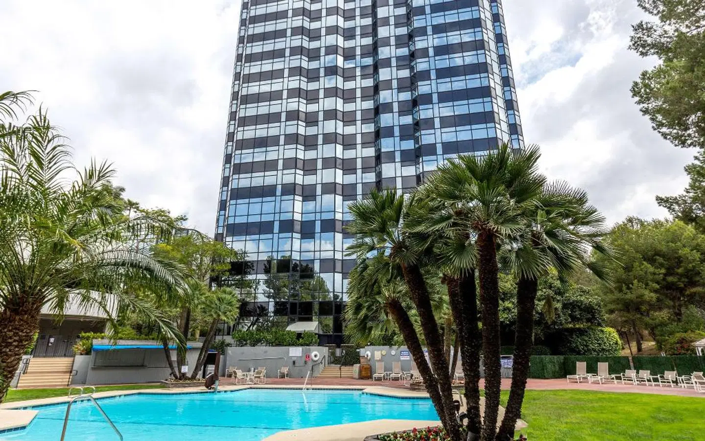 Hilton Los Angeles/Universal City EXTERIOR