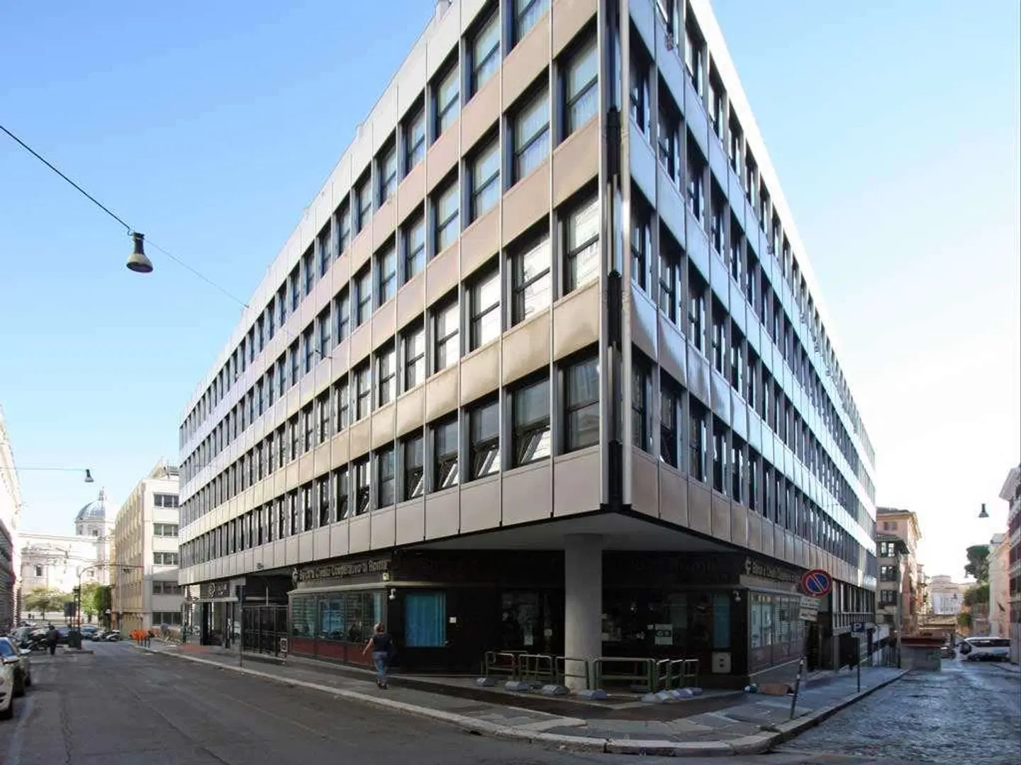 The Hive Hotel EXTERIOR