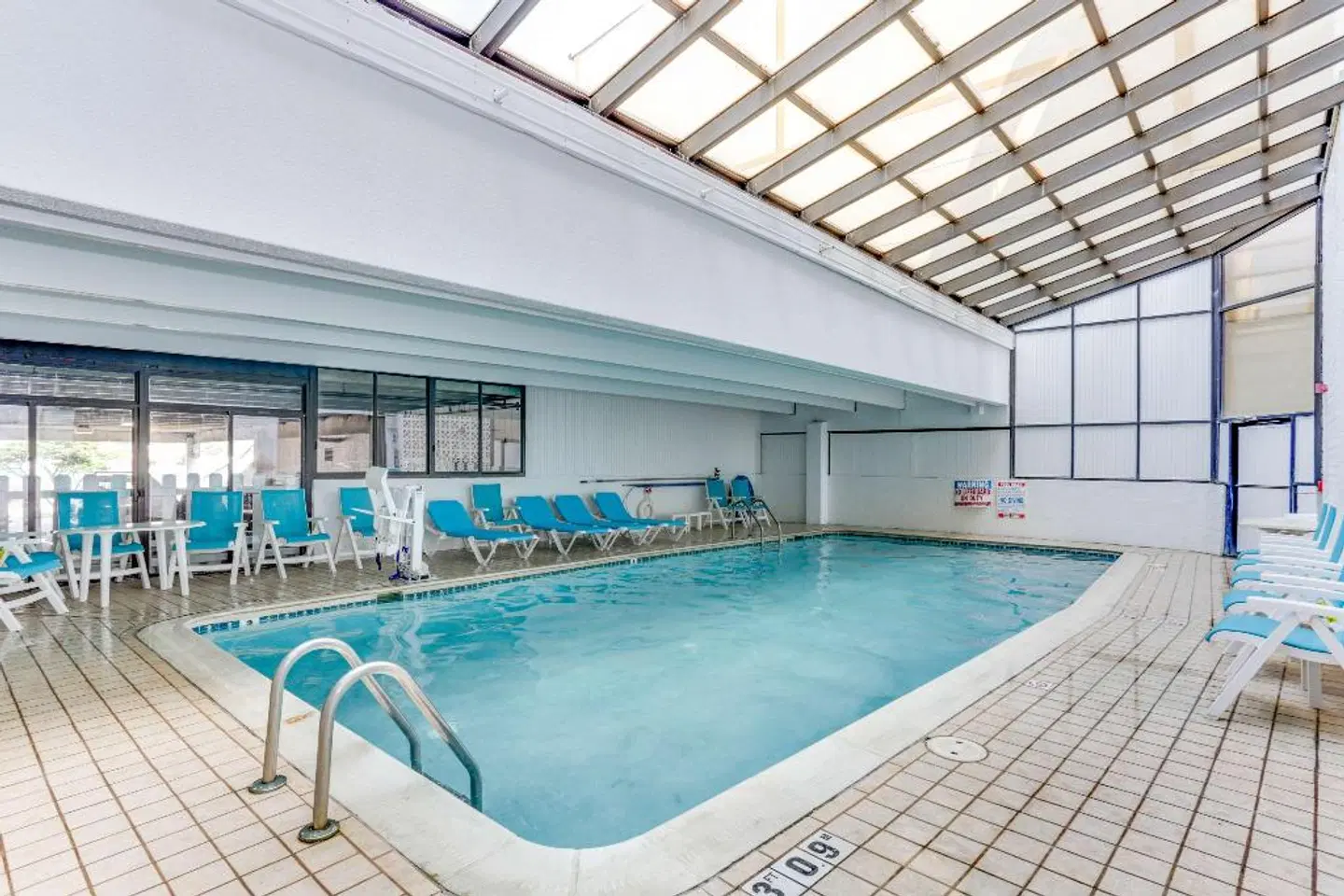 Moxy Virginia Beach Oceanfront Hallenbad