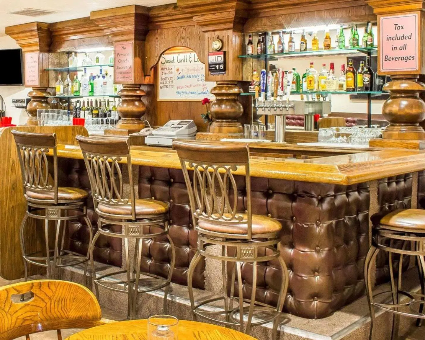 Quality Inn & Suites Lake Havasu City Bar