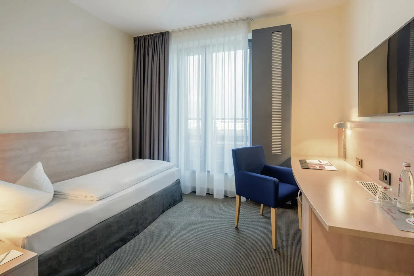IntercityHotel Hamburg Hauptbahnhof ROOM_EXAMPLE
