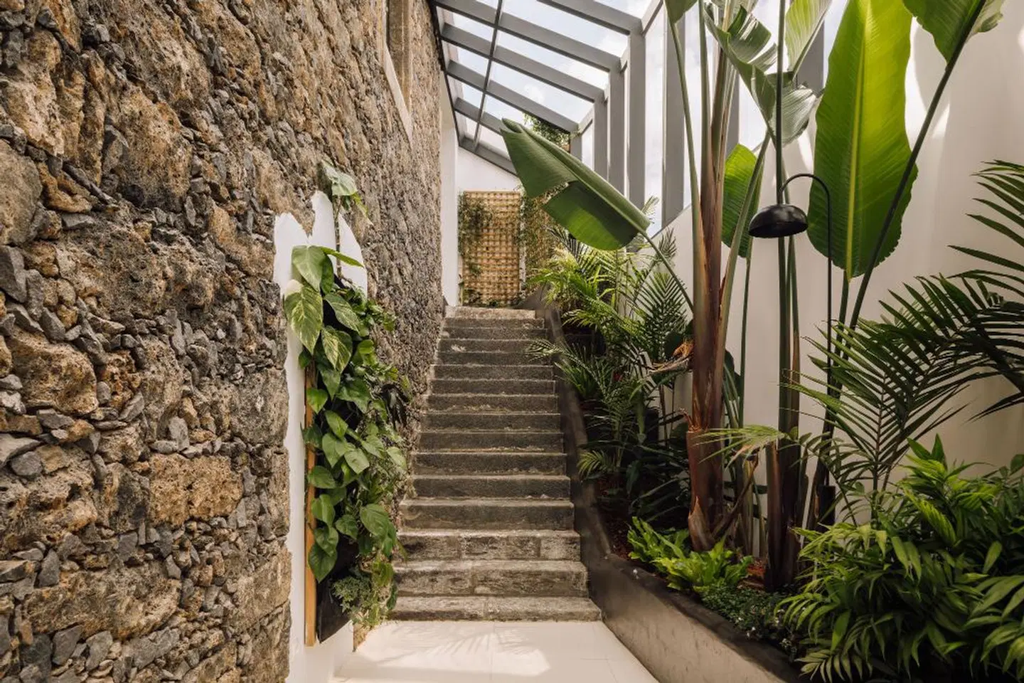 White Exclusive Suites & Villas LANDSCAPE