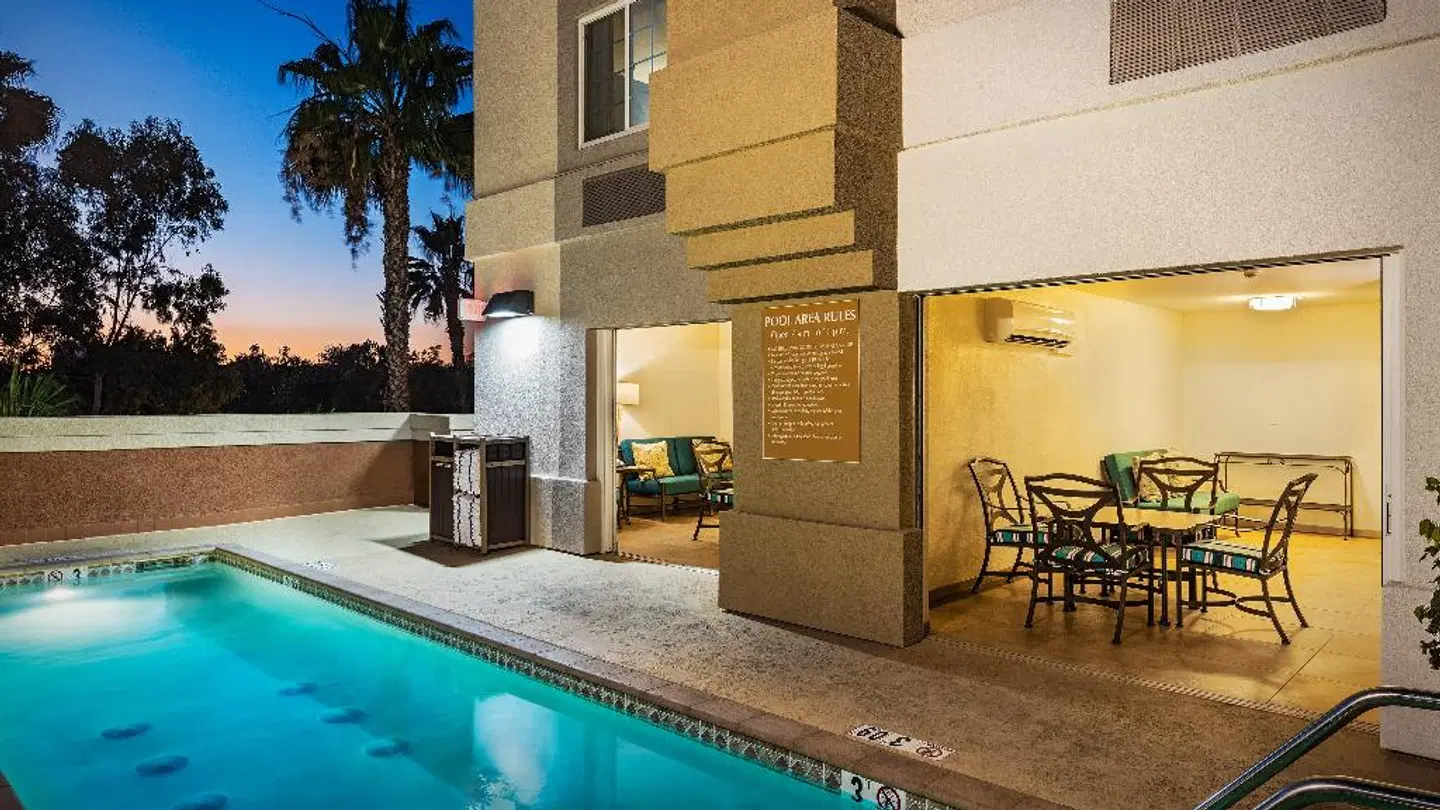 Candlewood Suites Anaheim - Resort Area OUTDOOR_POOL