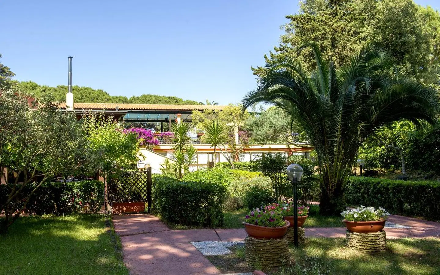 La Serra Holiday Village & Beach Resort EXTERIOR