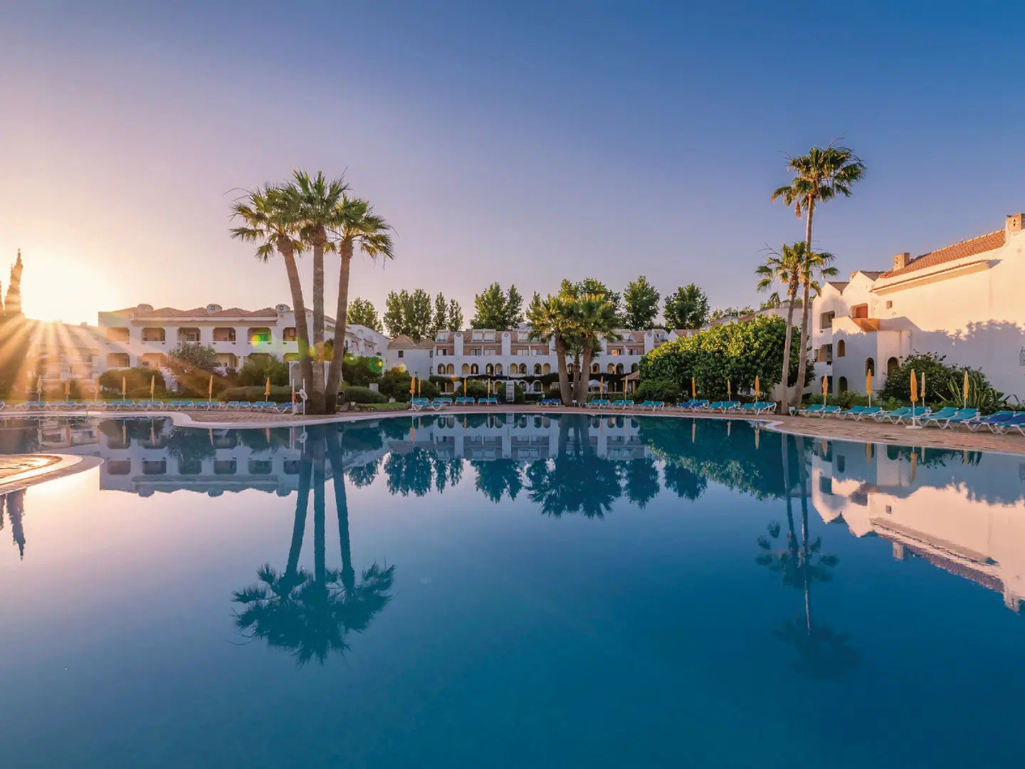 Golden Club Cabanas OUTDOOR_POOL