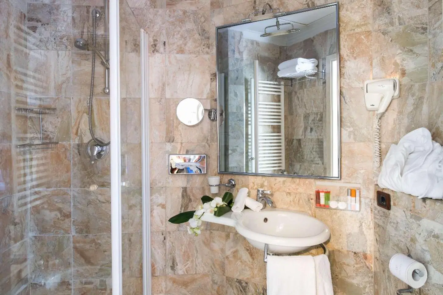 Adler Cavalieri Hotel Badezimmer