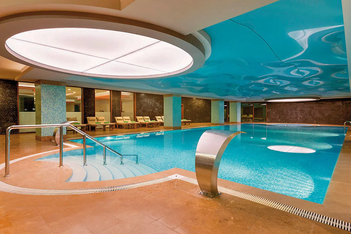 Ramada Plaza Hotel Hallenbad