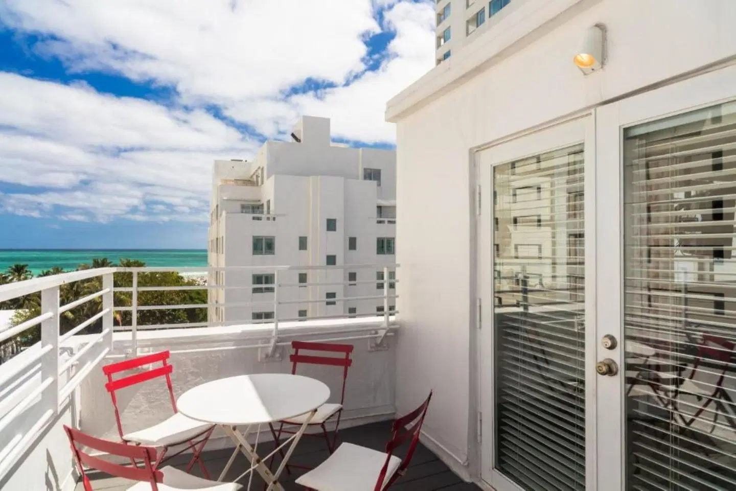 Townhouse Hotel EXTERIOR