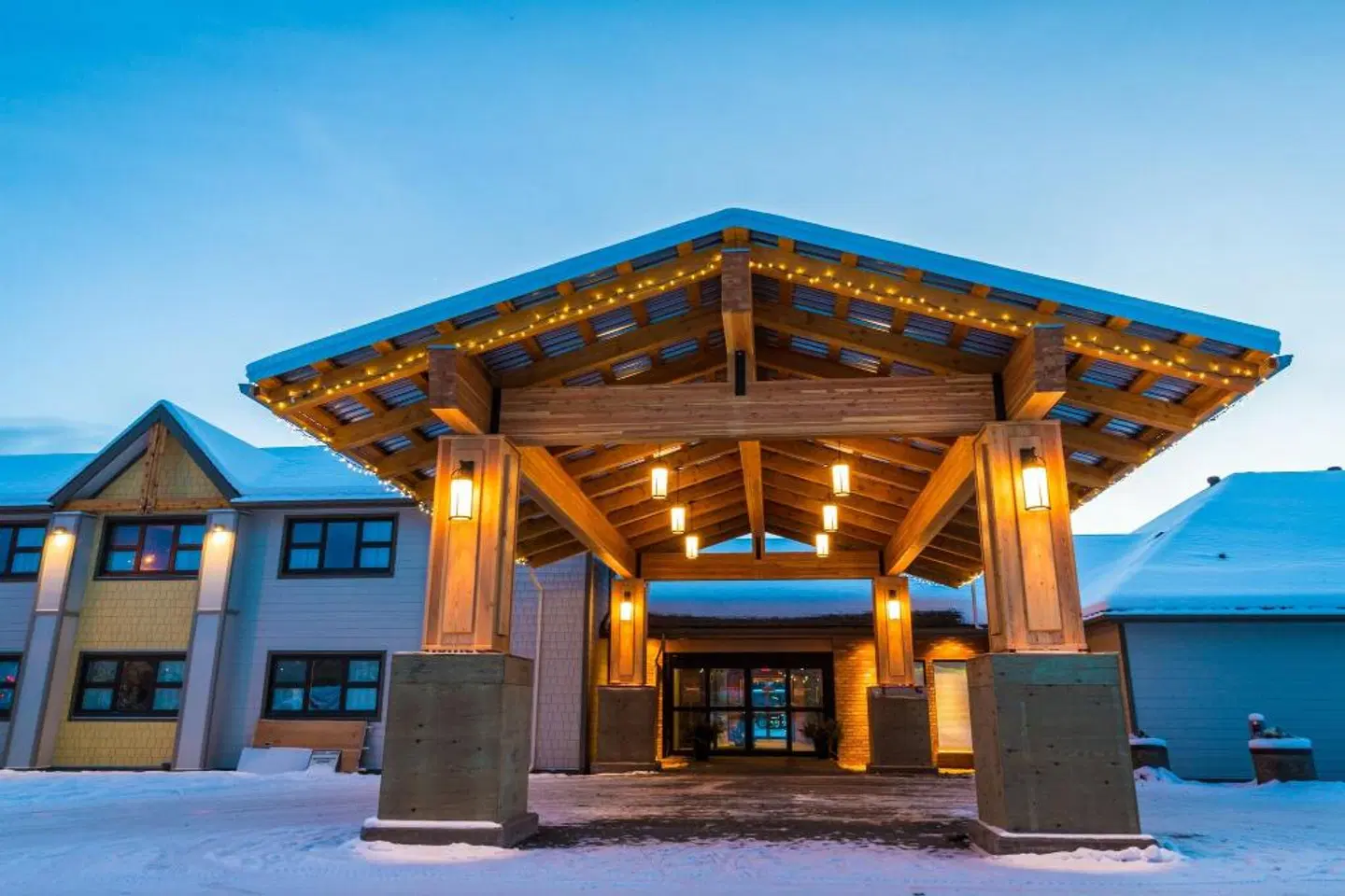 Prestige Hudson Bay Lodge EXTERIOR