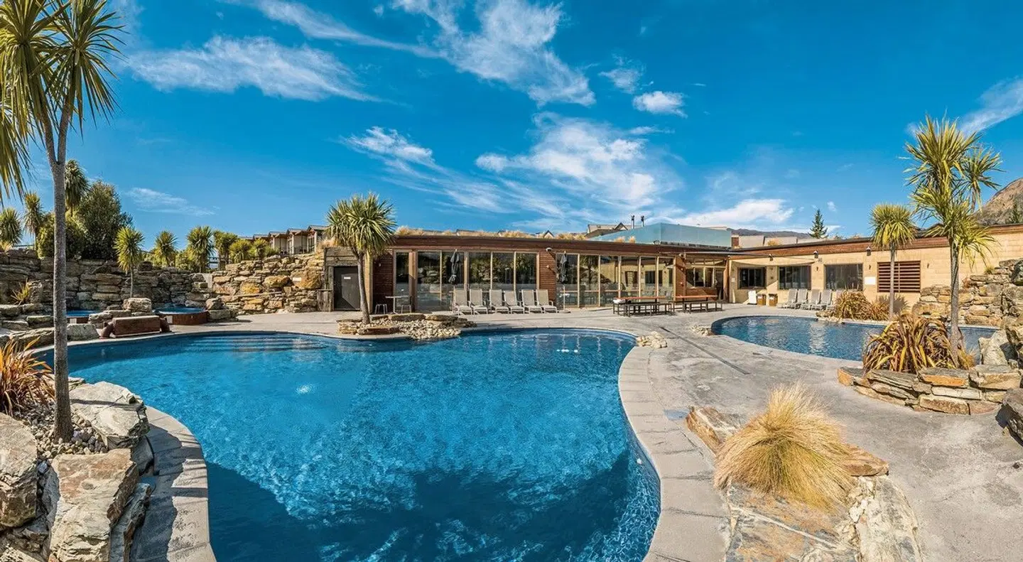 Oakridge Resort Wanaka OUTDOOR_POOL