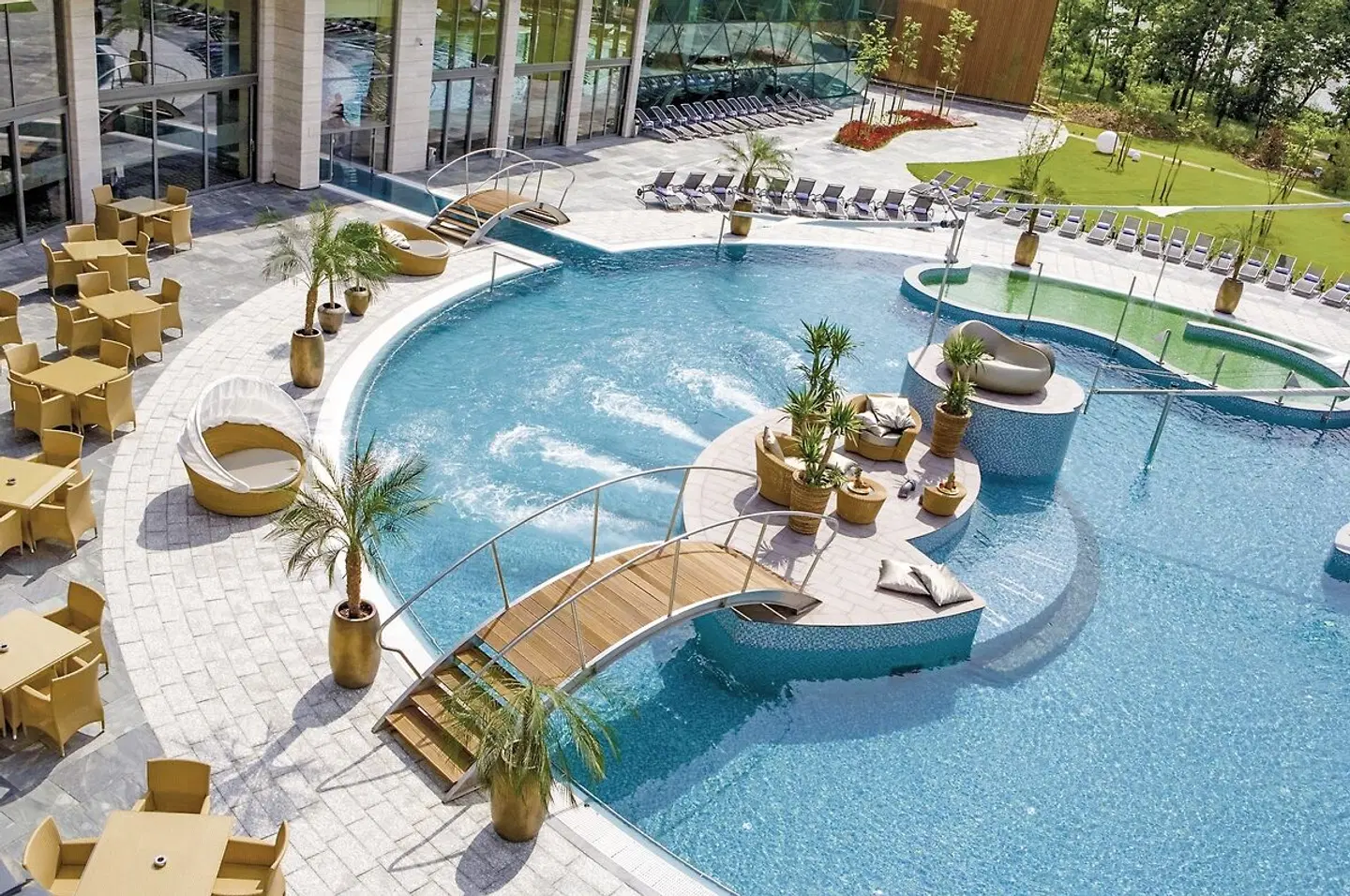 Spirit Hotel & Thermal Spa OUTDOOR_POOL