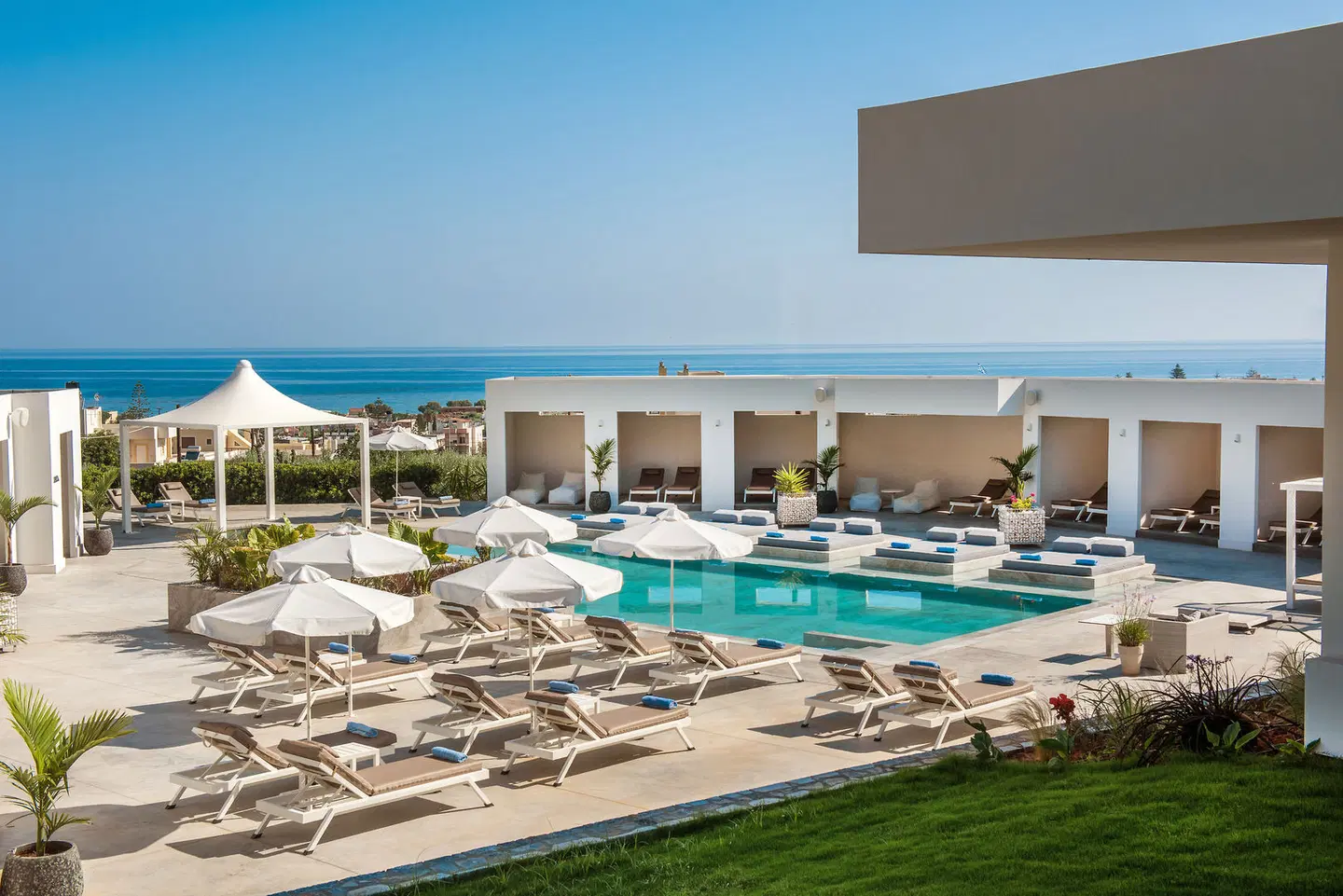 Matheo Villas & Suites OUTDOOR_POOL