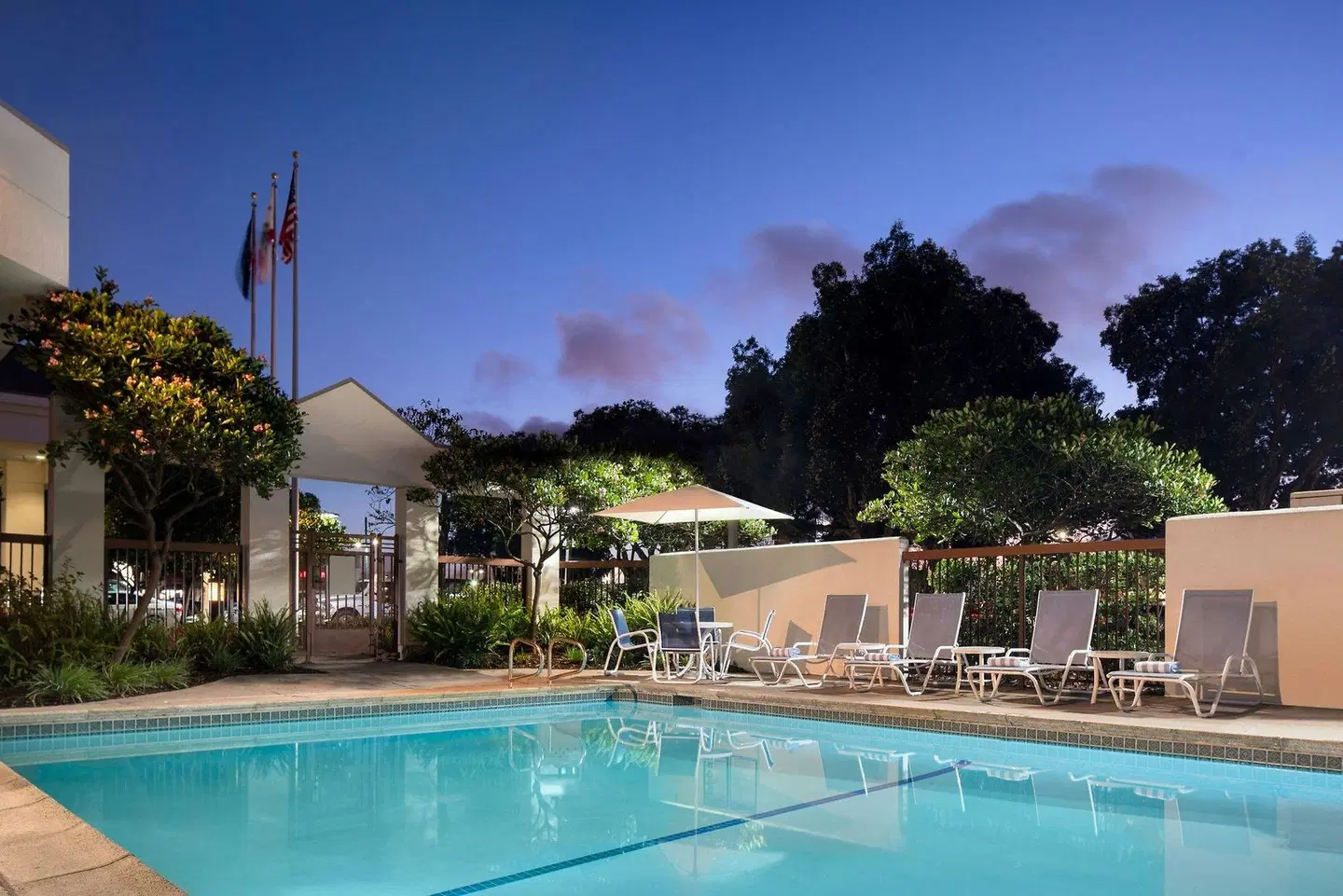 Four Points by Sheraton San Francisco Bay Bridge OUTDOOR_POOL