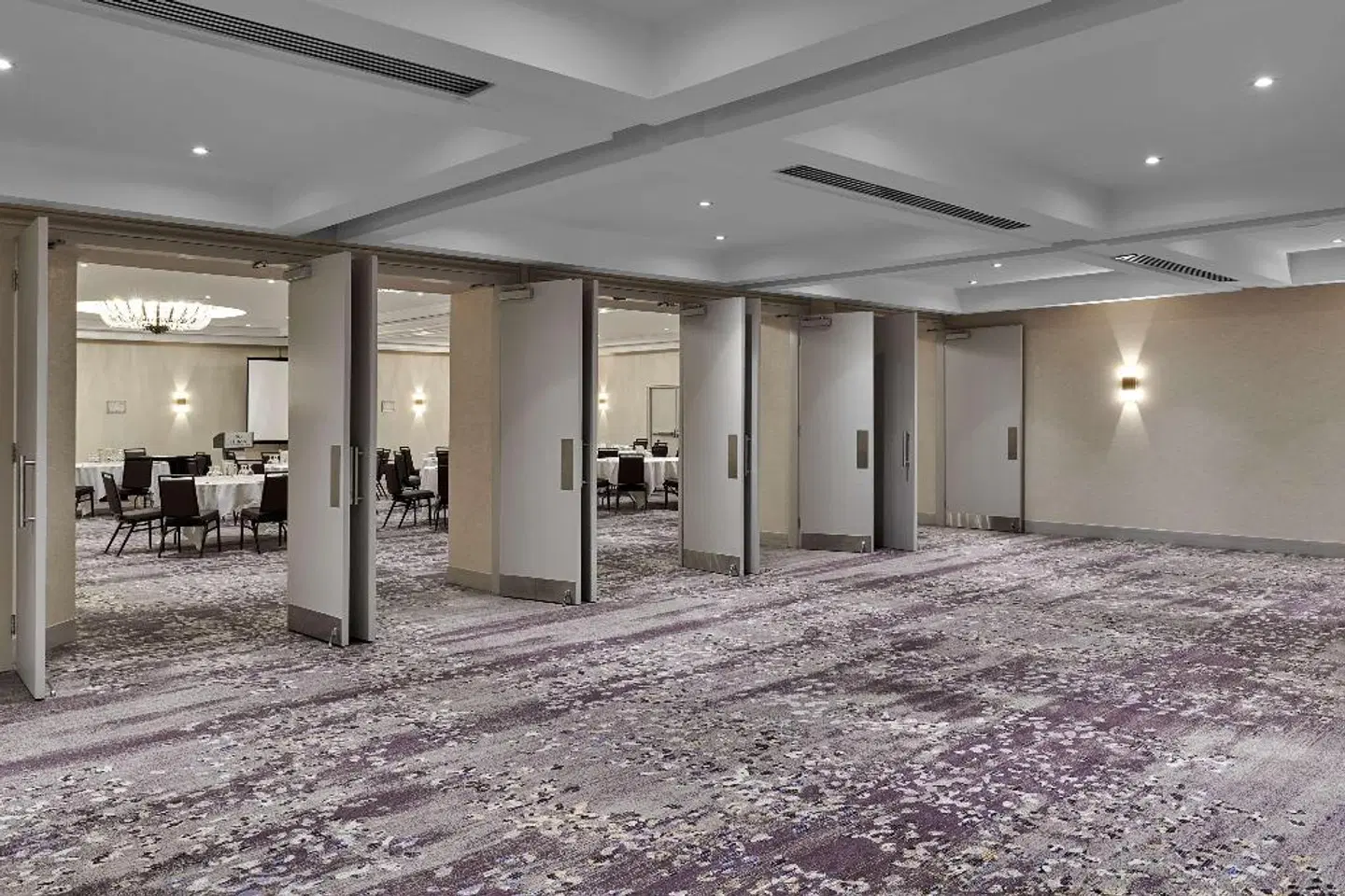 Hilton Toronto Airport LOUNGE_LOBBY