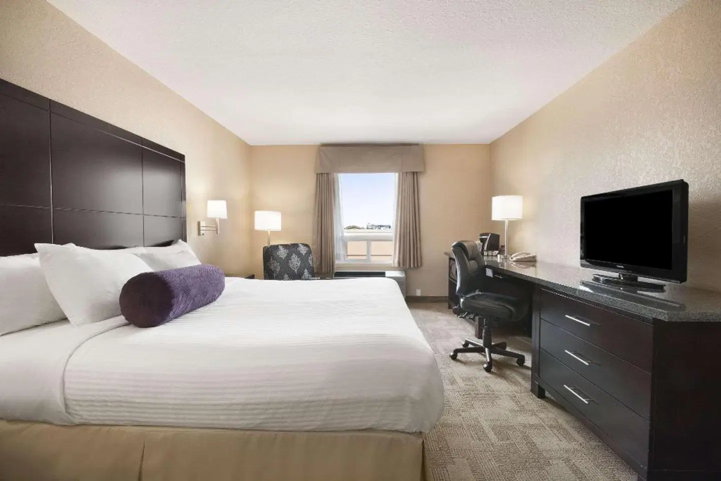 Days Inn by Wyndham Calgary Airport ROOM_EXAMPLE