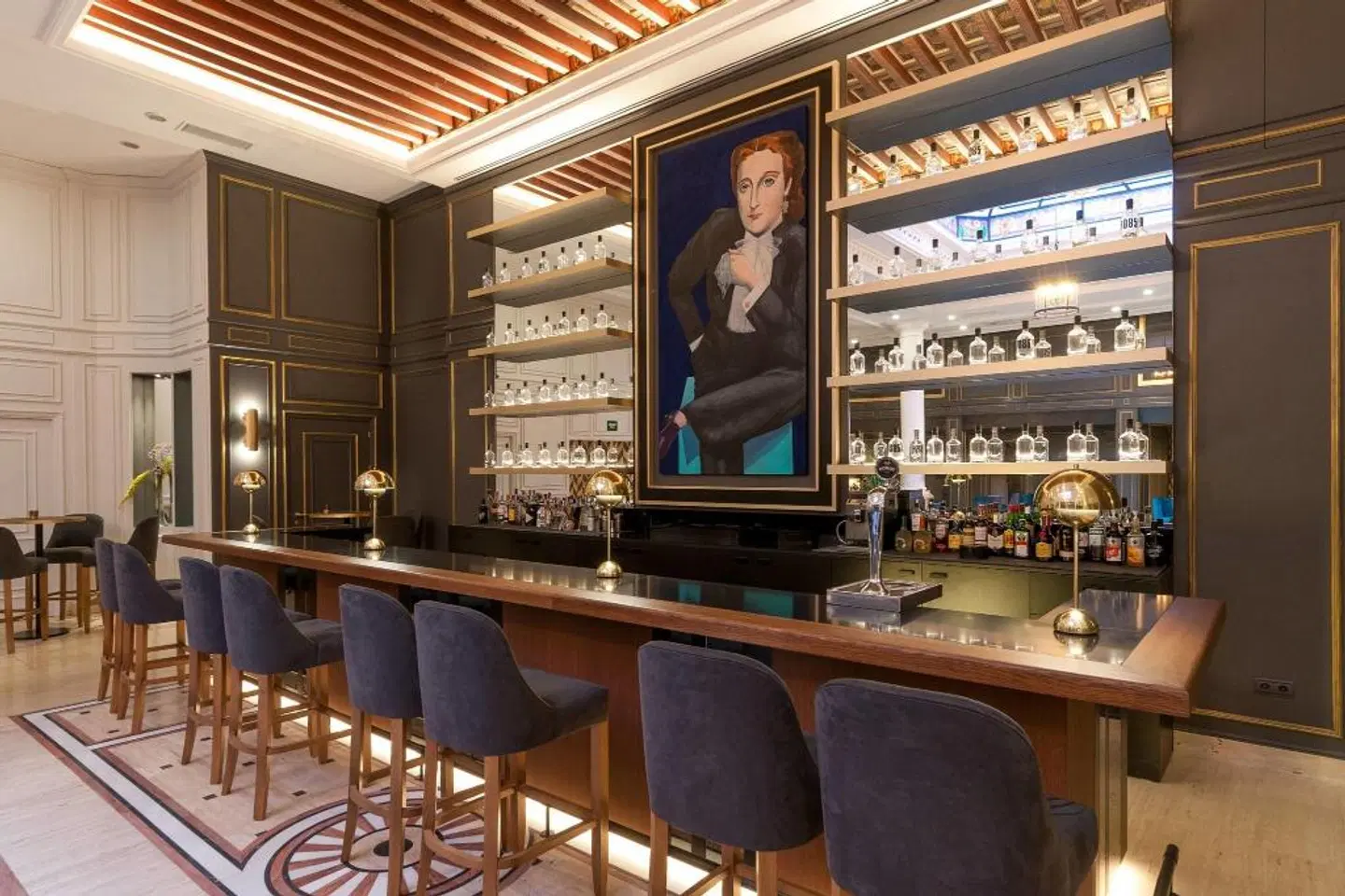 Eugenia de Montijo, Autograph Collection Bar