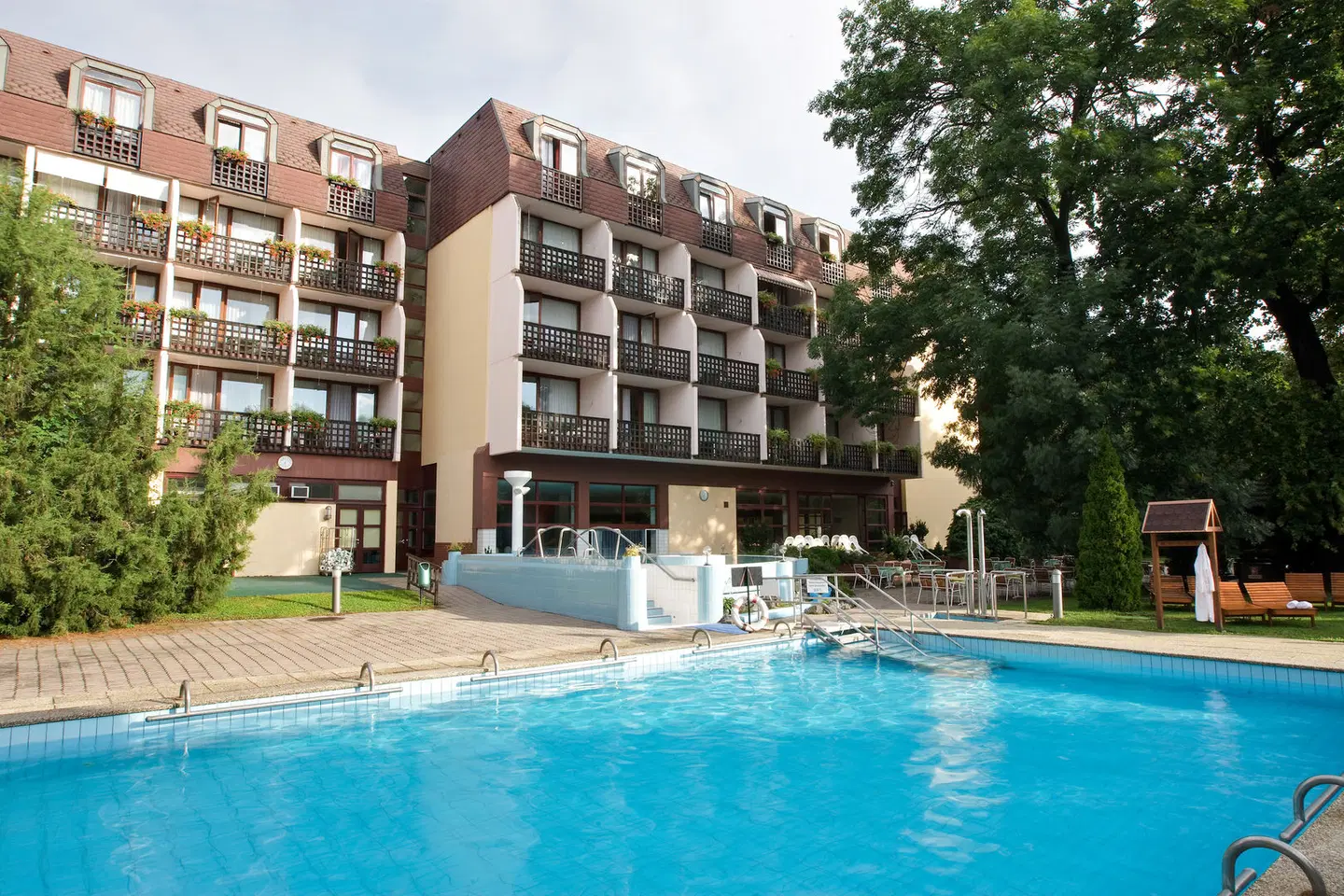 Ensana Thermal Sárvár Health Spa Hotel OUTDOOR_POOL