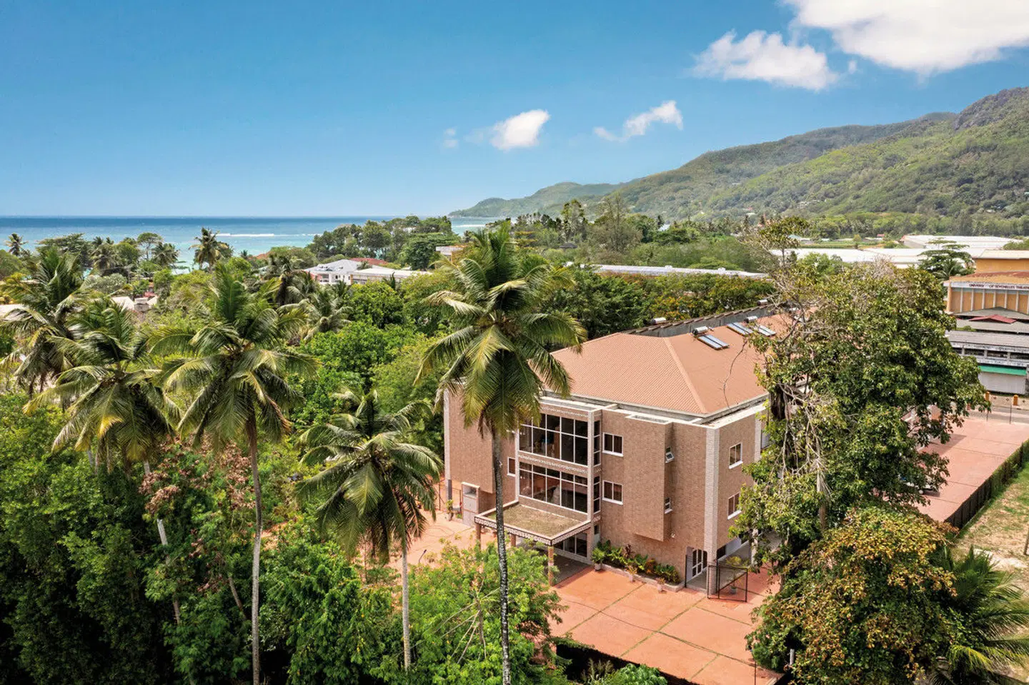 Royale Suites Luxury Apartments EXTERIOR