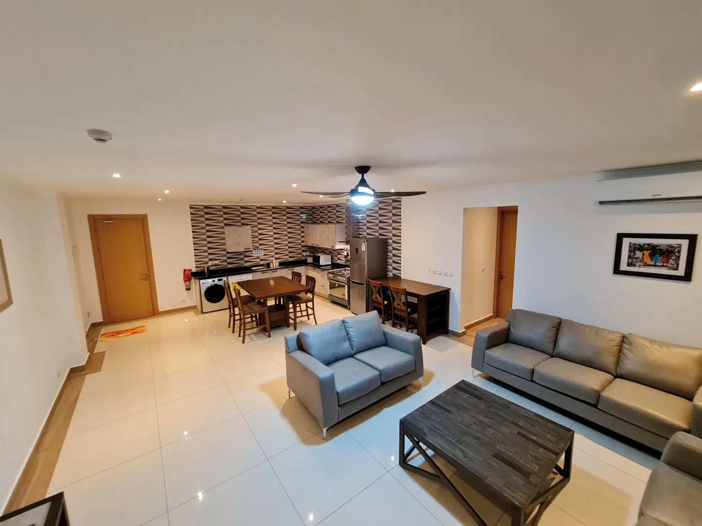 Royale Suites Luxury Apartments LOUNGE_LOBBY