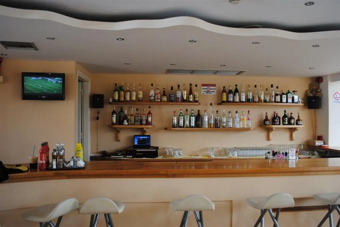 Cleopatra Superior Bar