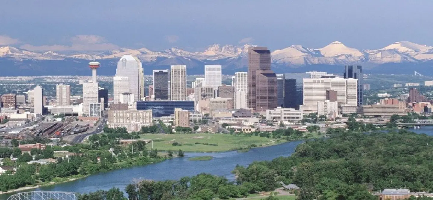 Acclaim Hotel Calgary Airport EXTERIOR