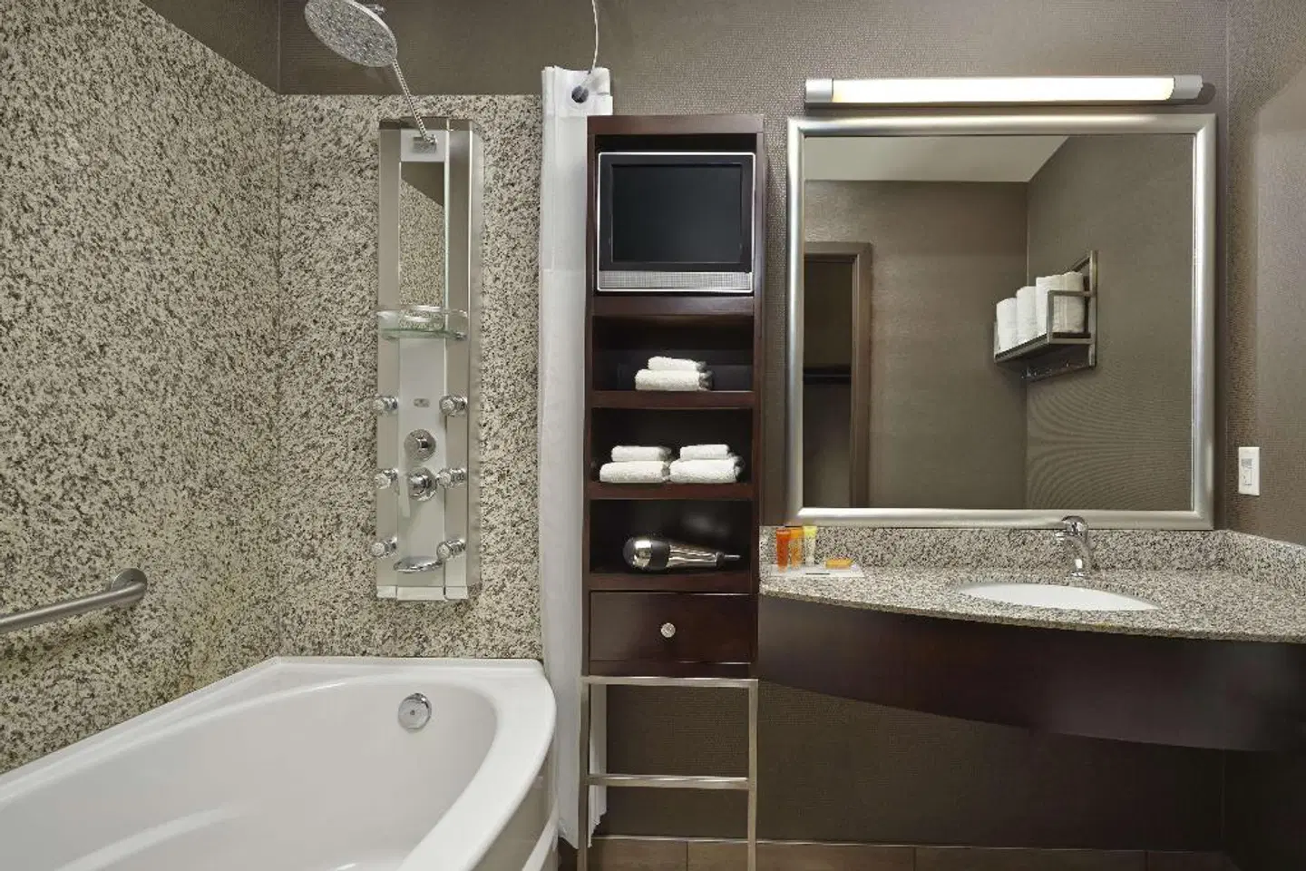 Acclaim Hotel Calgary Airport Badezimmer