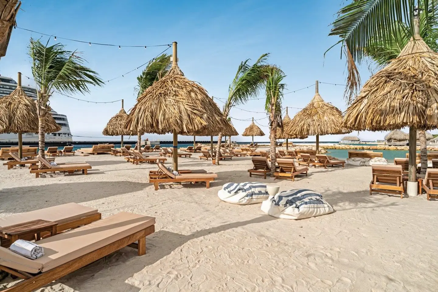 The Rif at Mangrove Beach Corendon Curaçao All-Inclusive, Curio by Hilton Strand