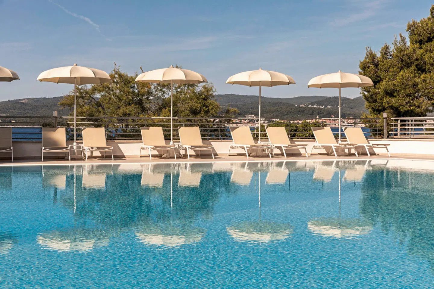 Aminess Younique Bellevue Hotel OUTDOOR_POOL